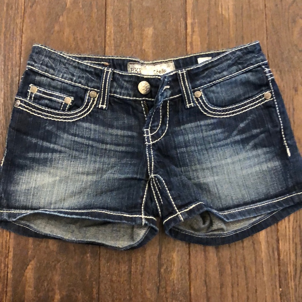 BKE Stella Mid-Rise, slim fit denim shorts